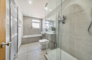 Family bathroom- click for photo gallery